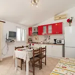 Appartement By The Sea - 15551