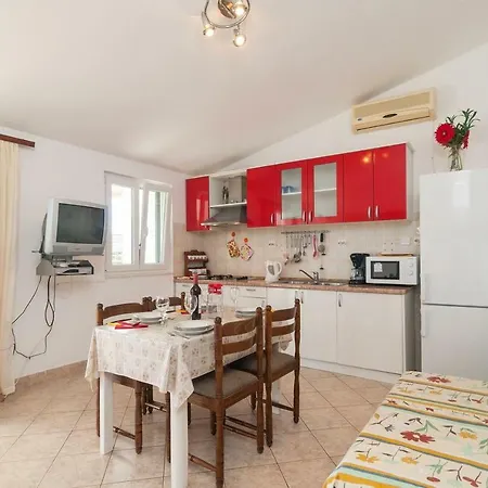 Apartment By The Sea - 15551