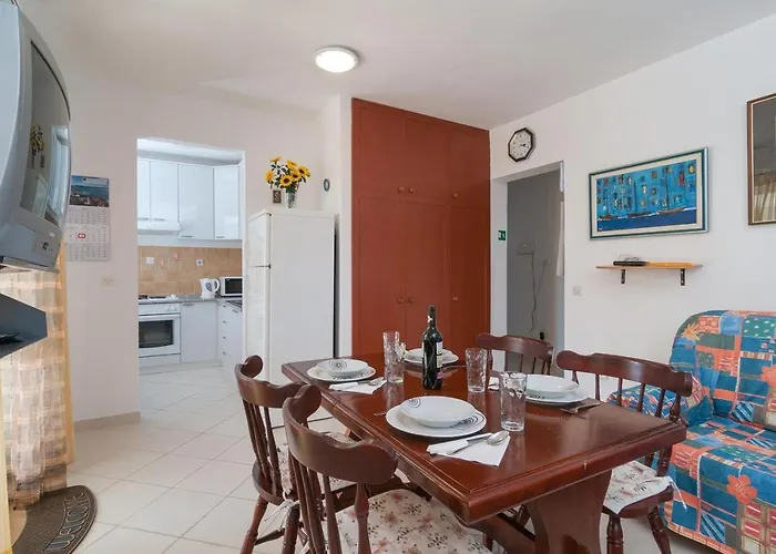 By The Sea - 15551 Apartman